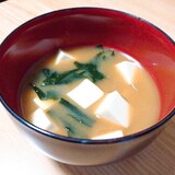 豆腐とわかめの味噌汁